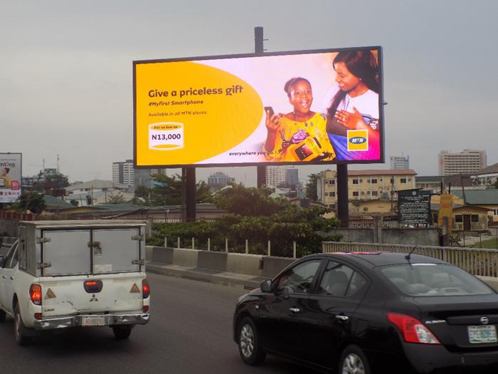 P16 Afișaj LED pentru publicitate în aer liber cu luminozitate ridicată instalat în Nigeria