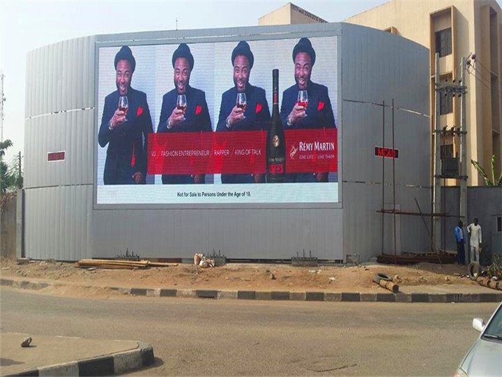 Instalare fixă ​​în aer liber Panou publicitar cu LED P16 instalat în Lagos, Nigeria