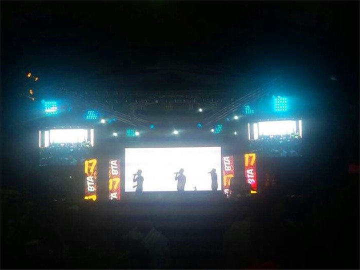 Placă video uriașă în aer liber P5 pentru închiriere LED pentru evenimentele de concert din Uganda