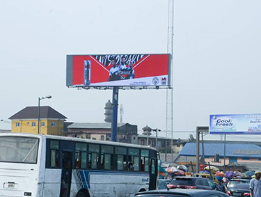 Afișaj digital pentru afișaj digital cu LED-uri P16 OOH gigant pentru economisirea energiei, în greutate redusă, în Lagos, Nigeria.